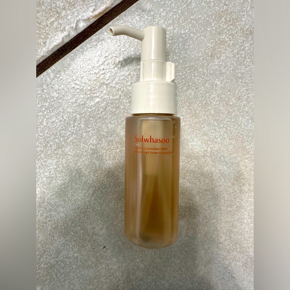 Brand new SULWHASOO GENTLE CLEANSING FOAM - travel size 50ml ( 1.69 fl.oz)